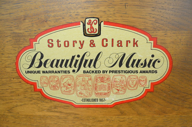 1977 Story and Clark console, pecan - Upright - Console Pianos